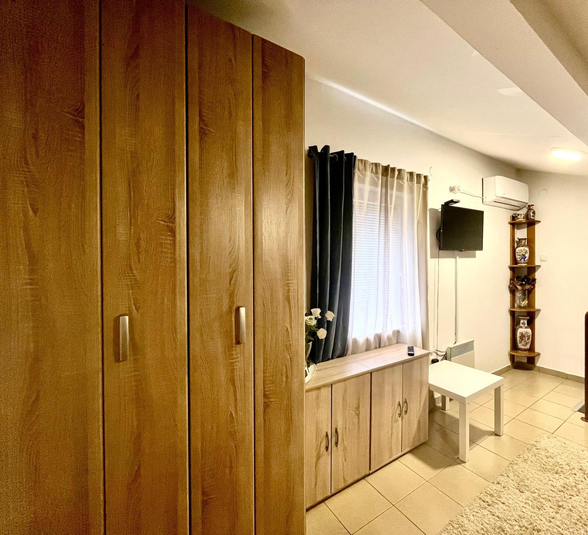 Guesthouse Vladimir & Ana Pančevo エクステリア 写真
